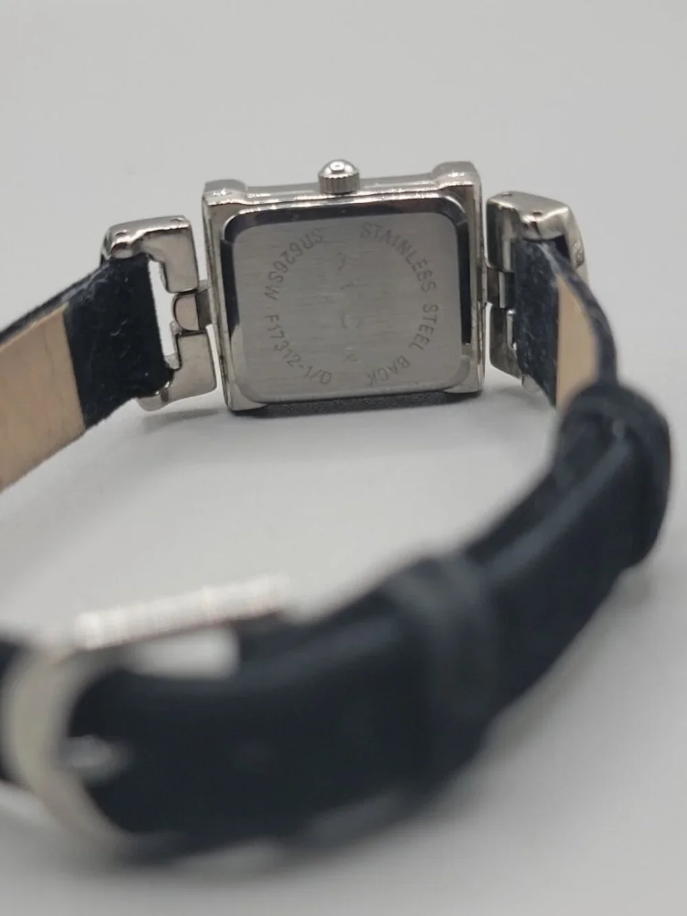 Vintage Avon Crystal Rhinestone Ladies Quartz Watch 7.5